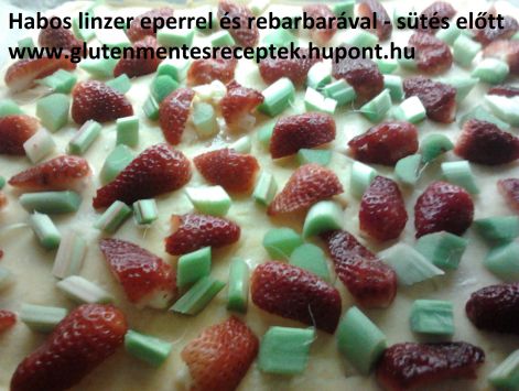 habos_linzer_szeletek_eperrel_rebarbaraval_sutes_elott_2014.04.25.jpg